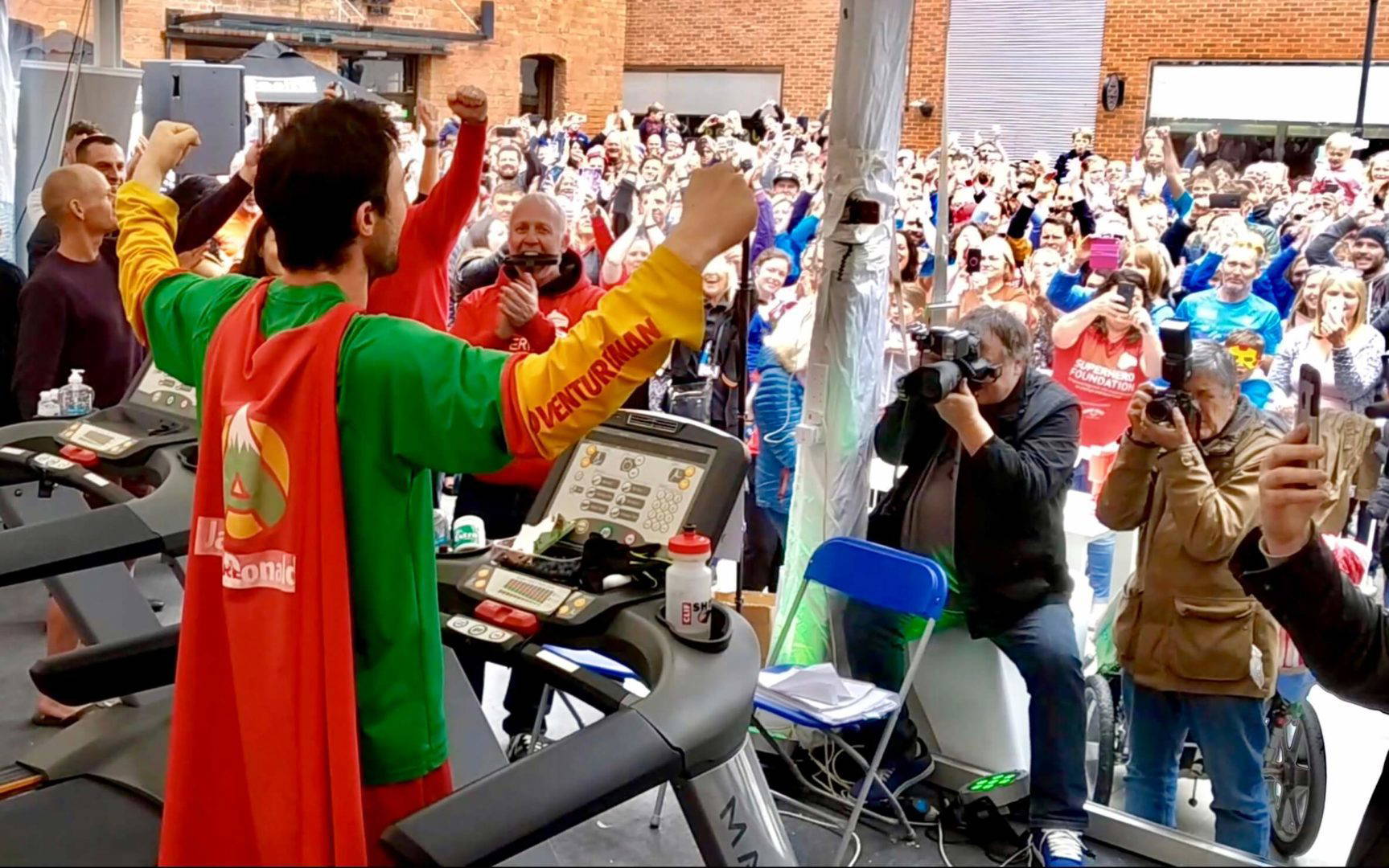 TREADMILL WORLD RECORD Adventureman Public Speaker TREADMILL WORLD RECORD - Adventureman | Speaker & Author